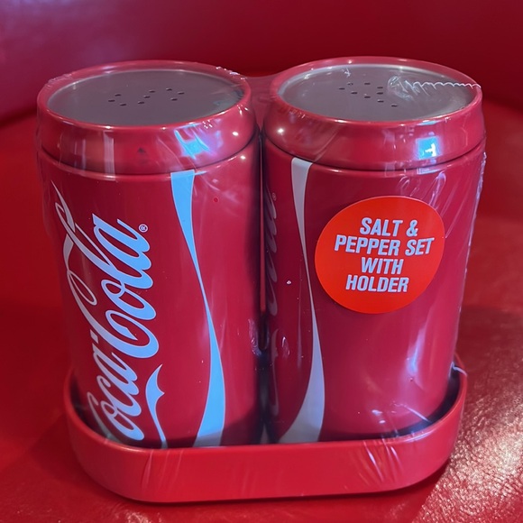 NIP Coca Cola salt and pepper shakers - Picture 2 of 3